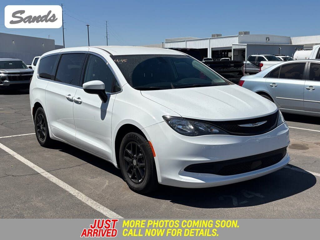 2022 CHRYSLER Voyager