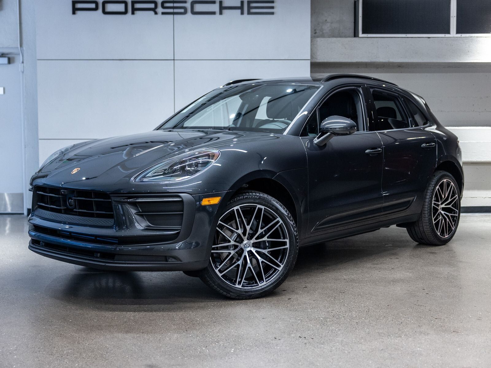 2026 PORSCHE Macan