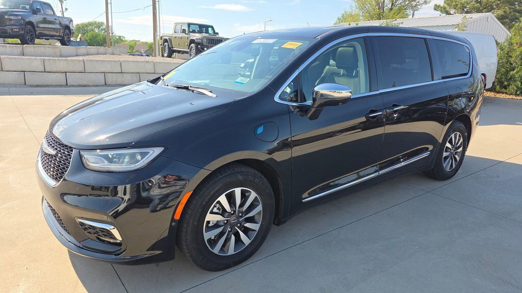 2022 CHRYSLER Pacifica