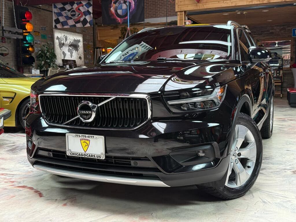 2022 VOLVO XC40