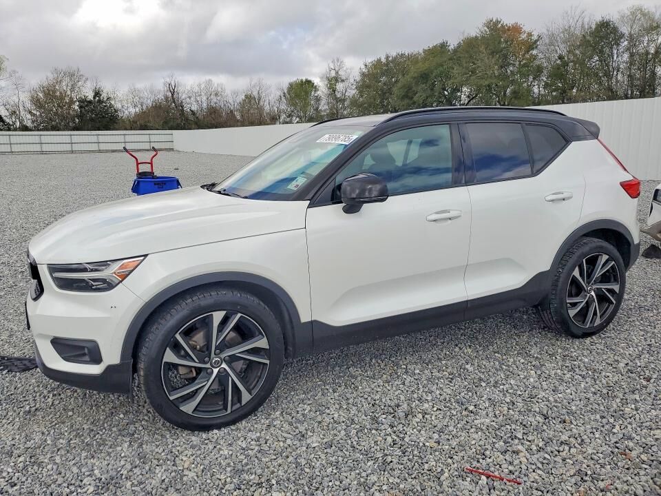2019 VOLVO XC40