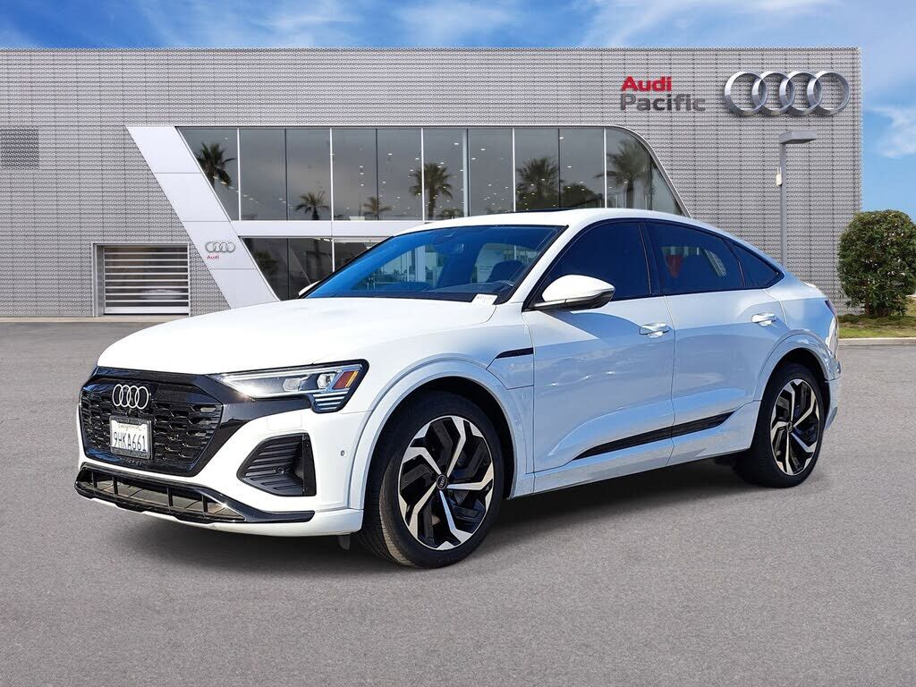 2024 AUDI Q8