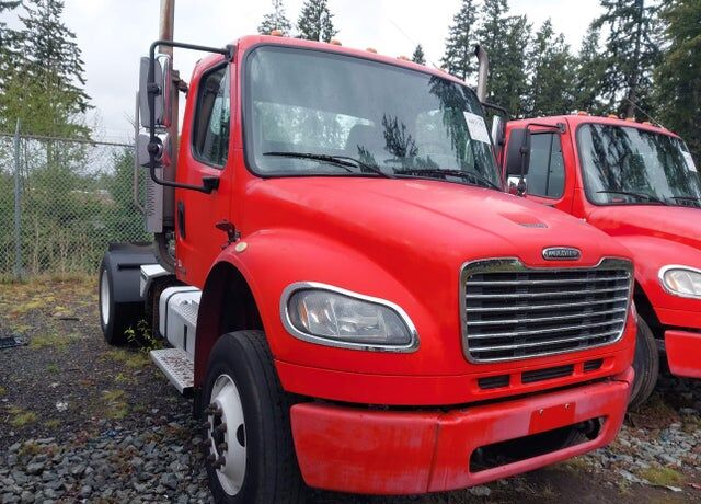 2005 FREIGHTLINER M2