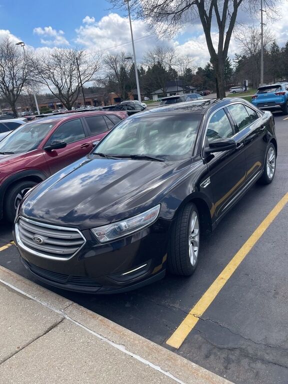 2013 FORD Taurus