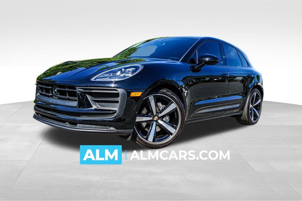 2024 PORSCHE Macan