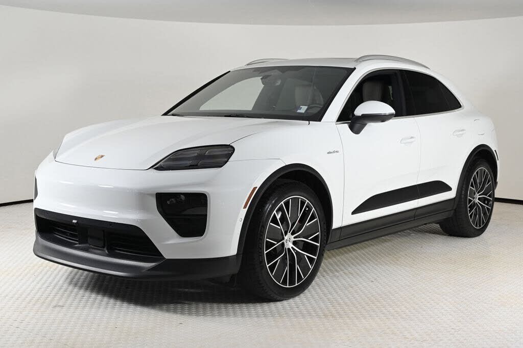 2025 PORSCHE Macan