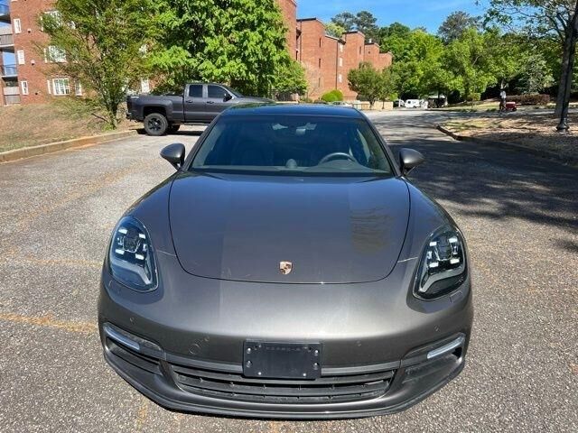 2018 PORSCHE Panamera
