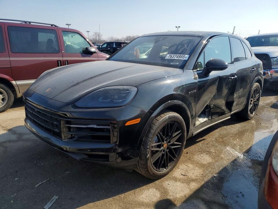 2025 PORSCHE Cayenne