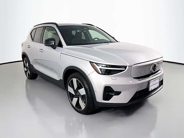 2023 VOLVO XC40