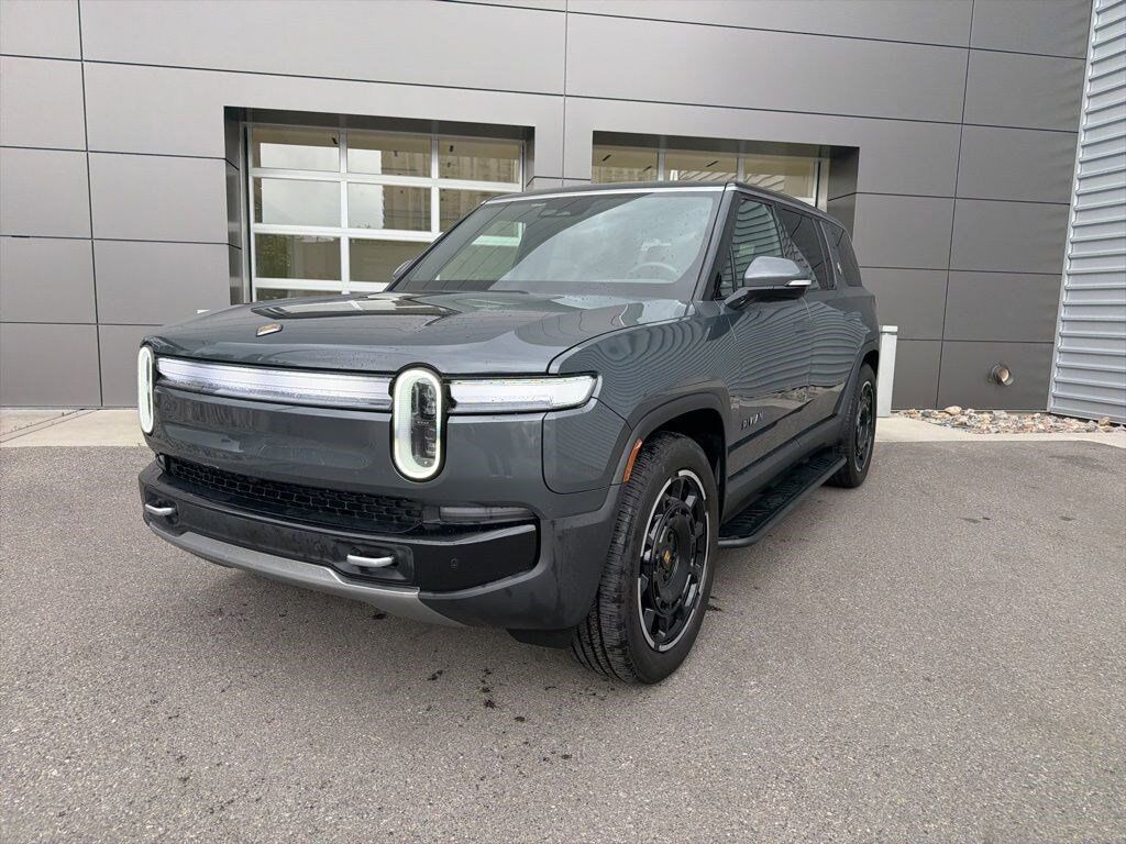 2025 RIVIAN R1S