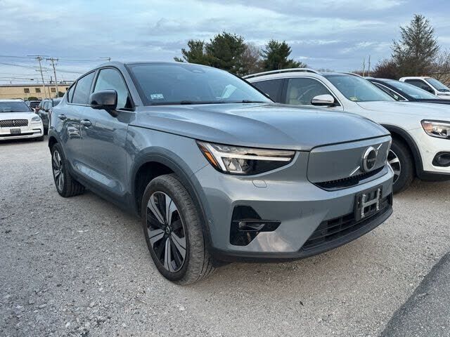 2023 VOLVO C40