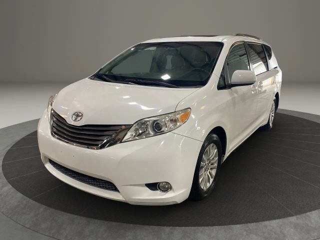 2011 TOYOTA Sienna