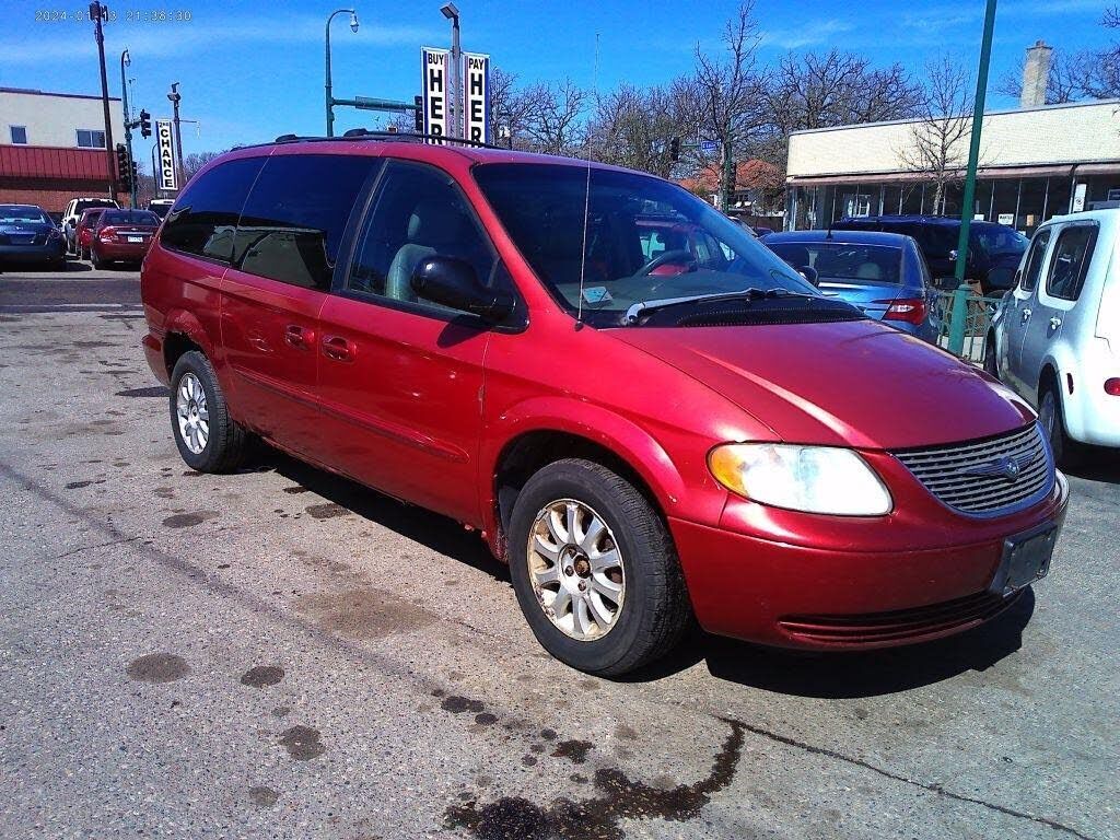 2003 CHRYSLER Town and Country