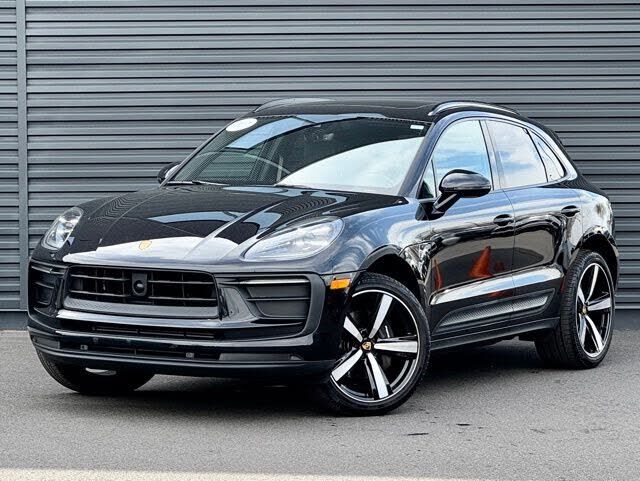 2025 PORSCHE Macan