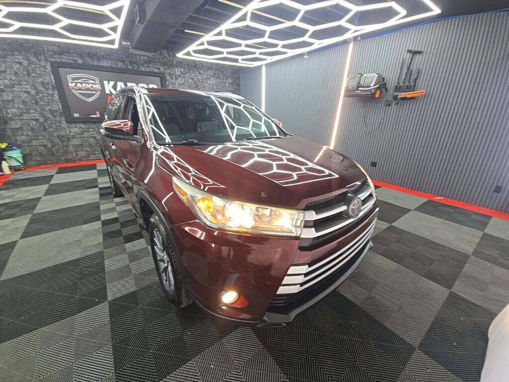 2019 TOYOTA Highlander