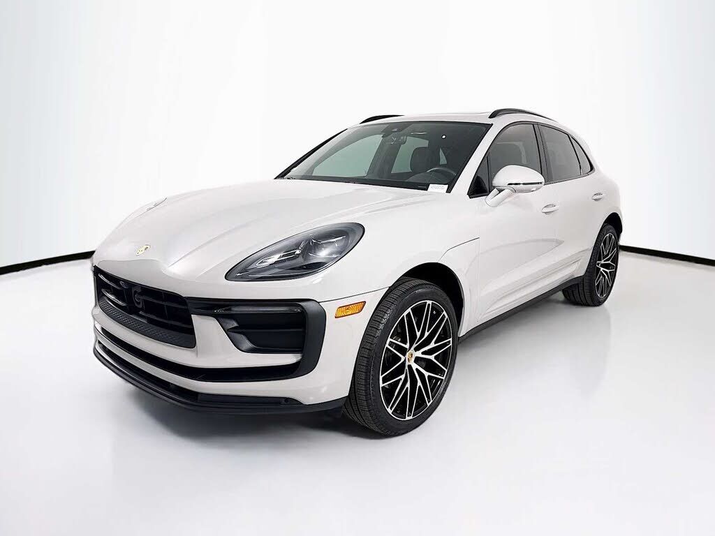 2025 PORSCHE Macan
