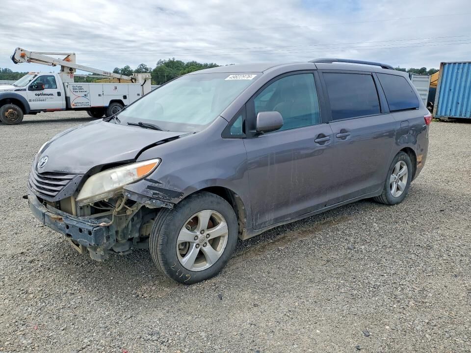 2016 TOYOTA Sienna