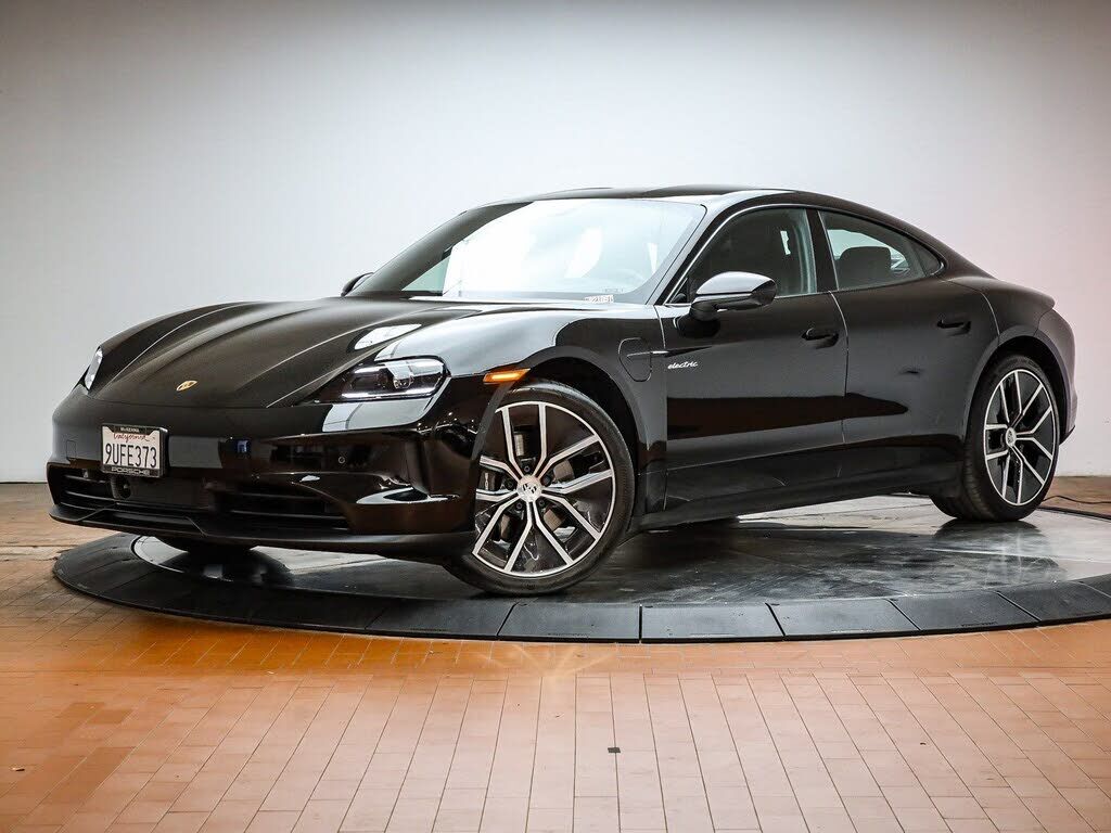 2025 PORSCHE Taycan
