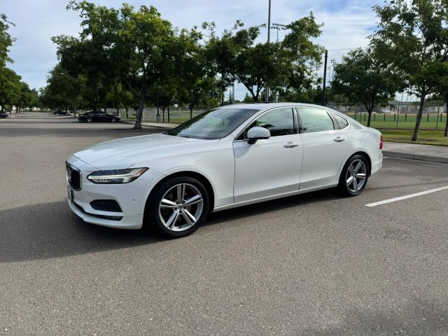2017 VOLVO S90