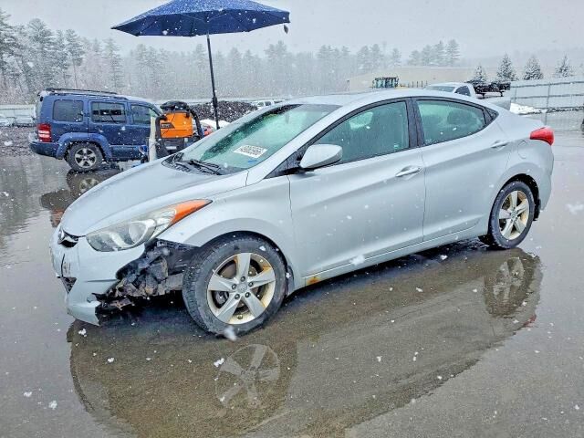 2013 HYUNDAI Elantra