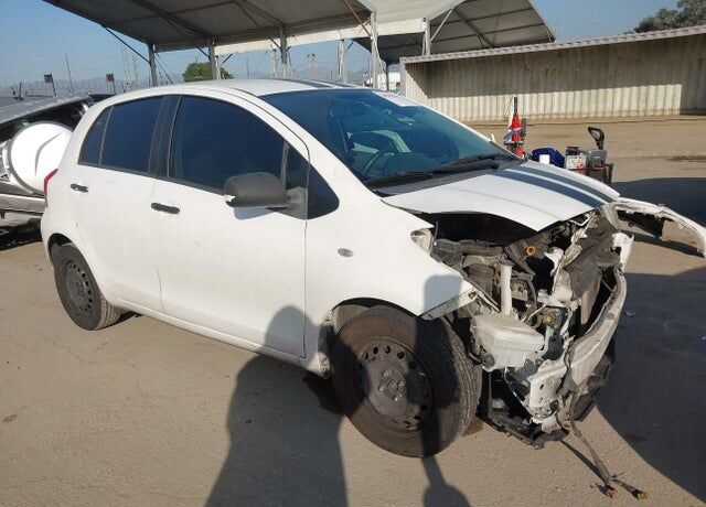 2011 TOYOTA Yaris