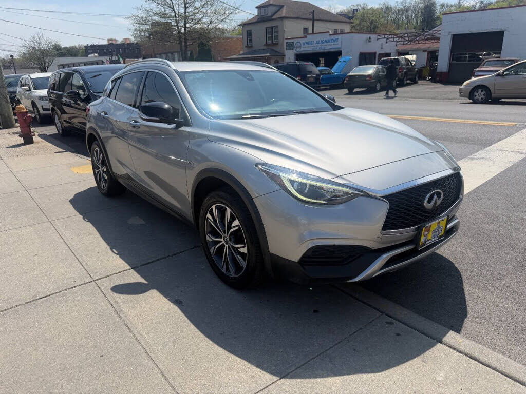 2017 INFINITI QX30
