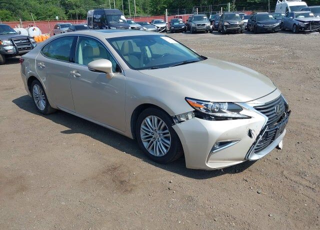 2017 LEXUS ES