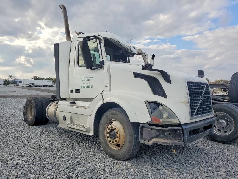 2013 VOLVO TRUCK VNL