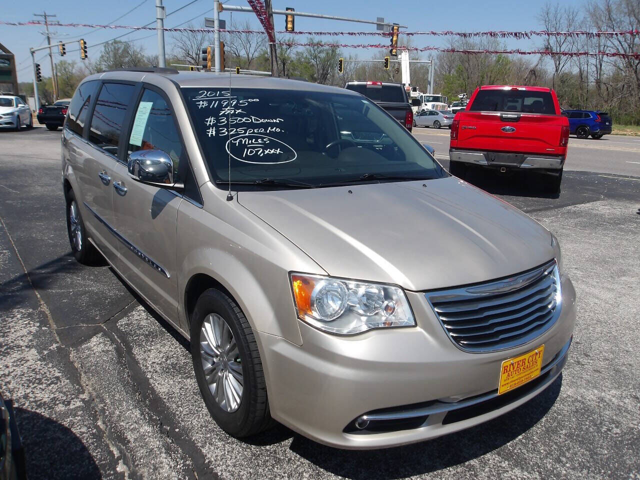 2015 CHRYSLER Town and Country