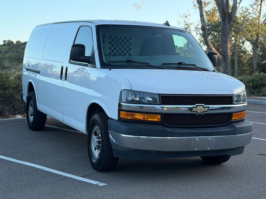 2020 CHEVROLET Express