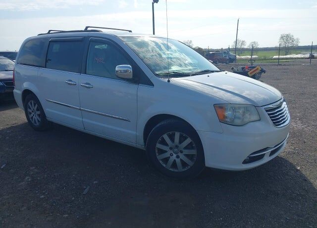 2012 CHRYSLER Town and Country