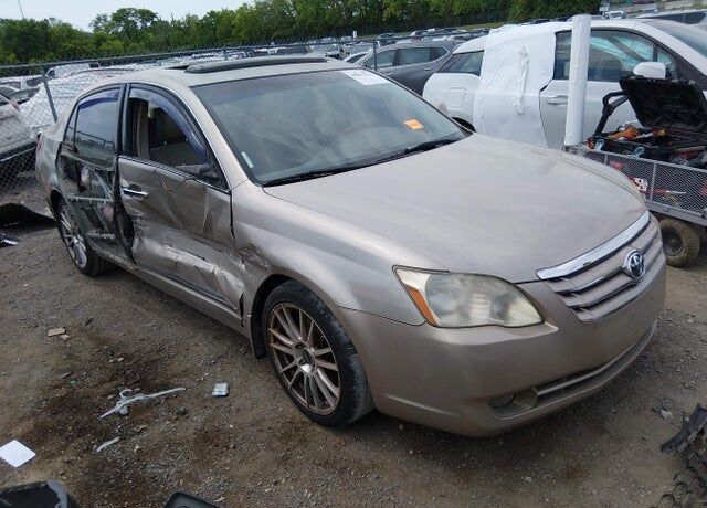 2005 TOYOTA Avalon
