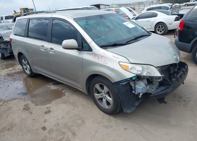 2017 TOYOTA Sienna