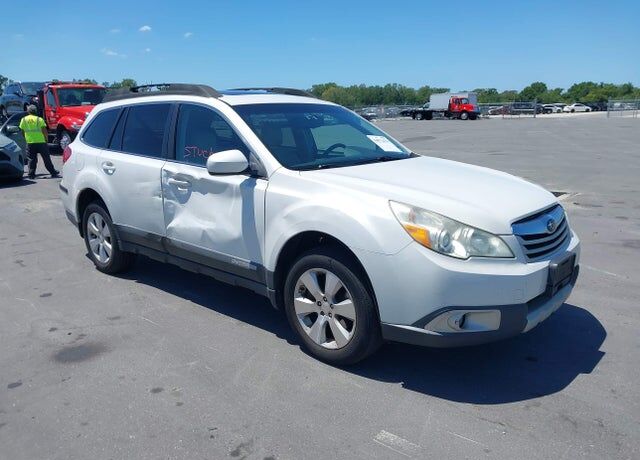 2011 SUBARU Outback