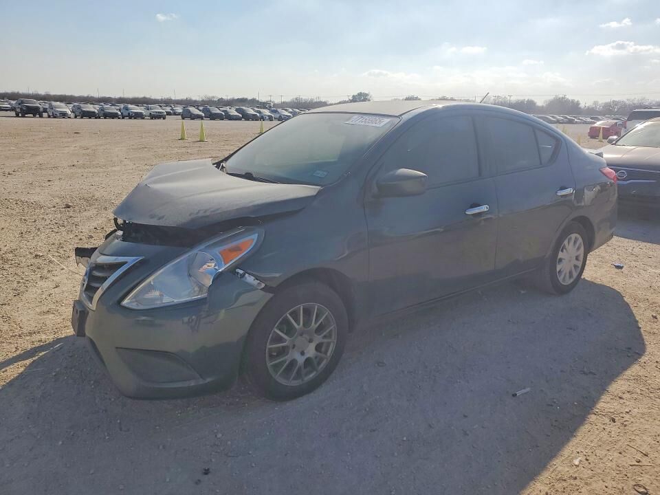 2017 NISSAN Versa