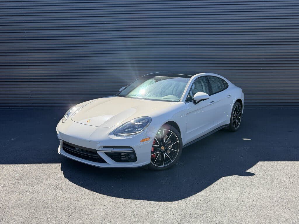 2019 PORSCHE Panamera