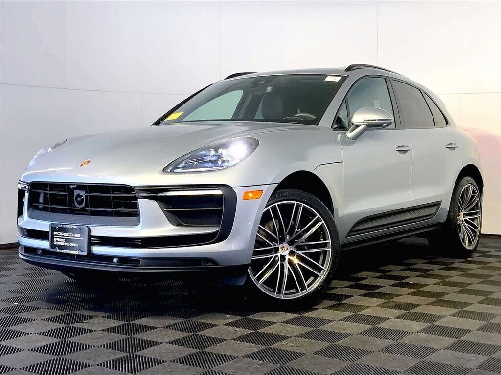 2026 PORSCHE Macan