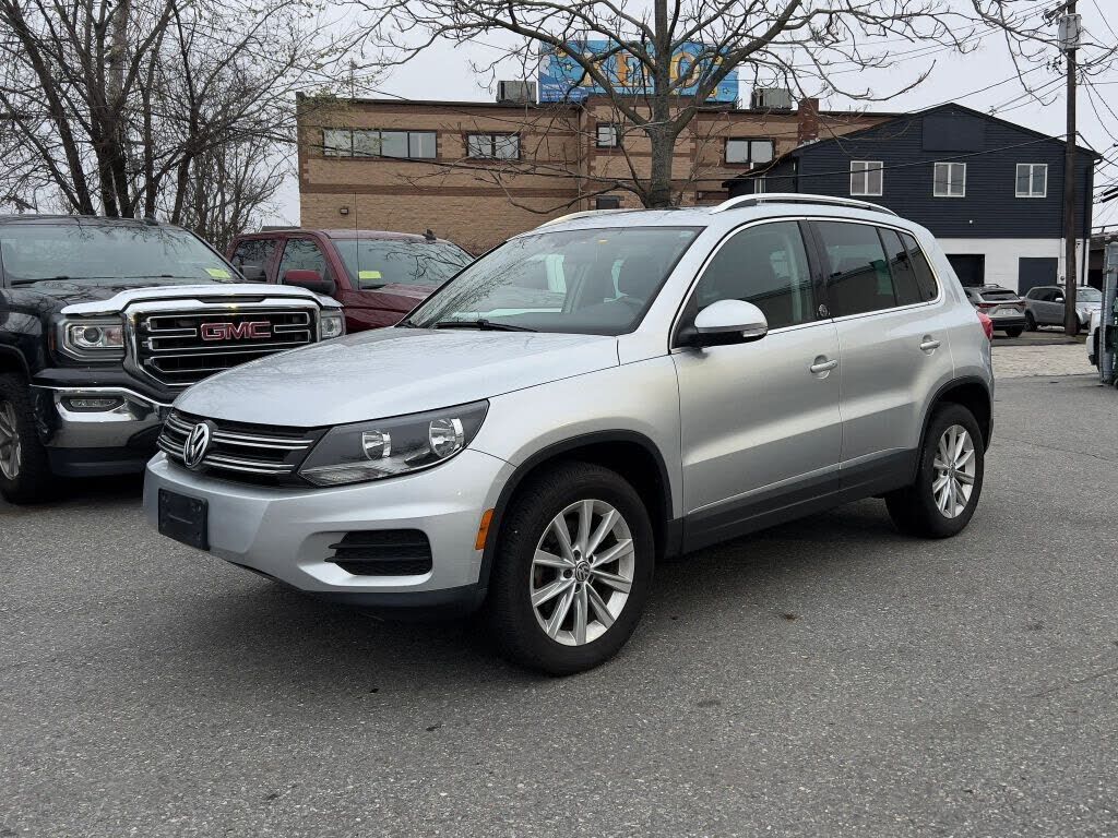 2017 VOLKSWAGEN Tiguan