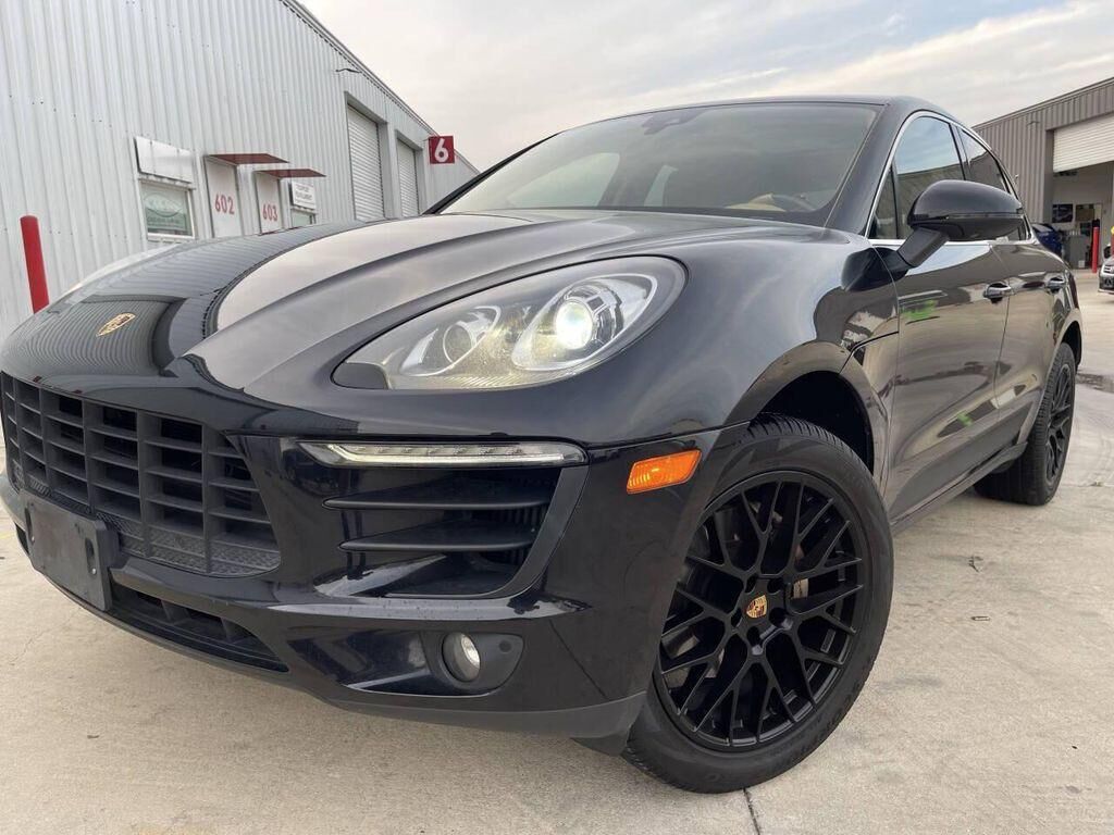 2017 PORSCHE Macan