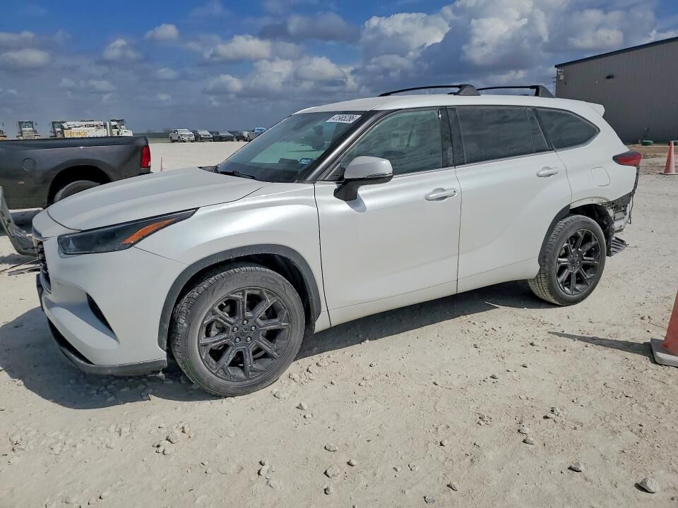 2022 TOYOTA Highlander