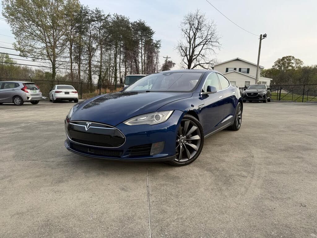 2015 TESLA Model S