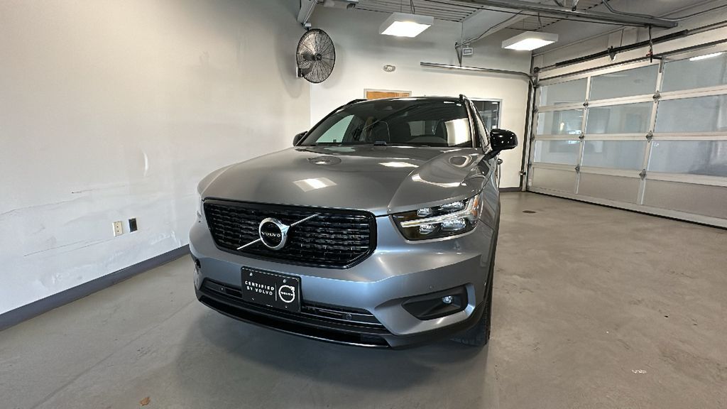 2019 VOLVO XC40