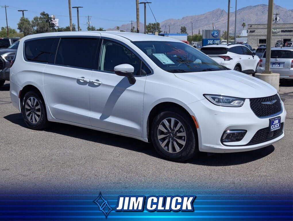 2023 CHRYSLER Pacifica