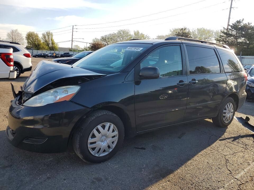 2010 TOYOTA Sienna