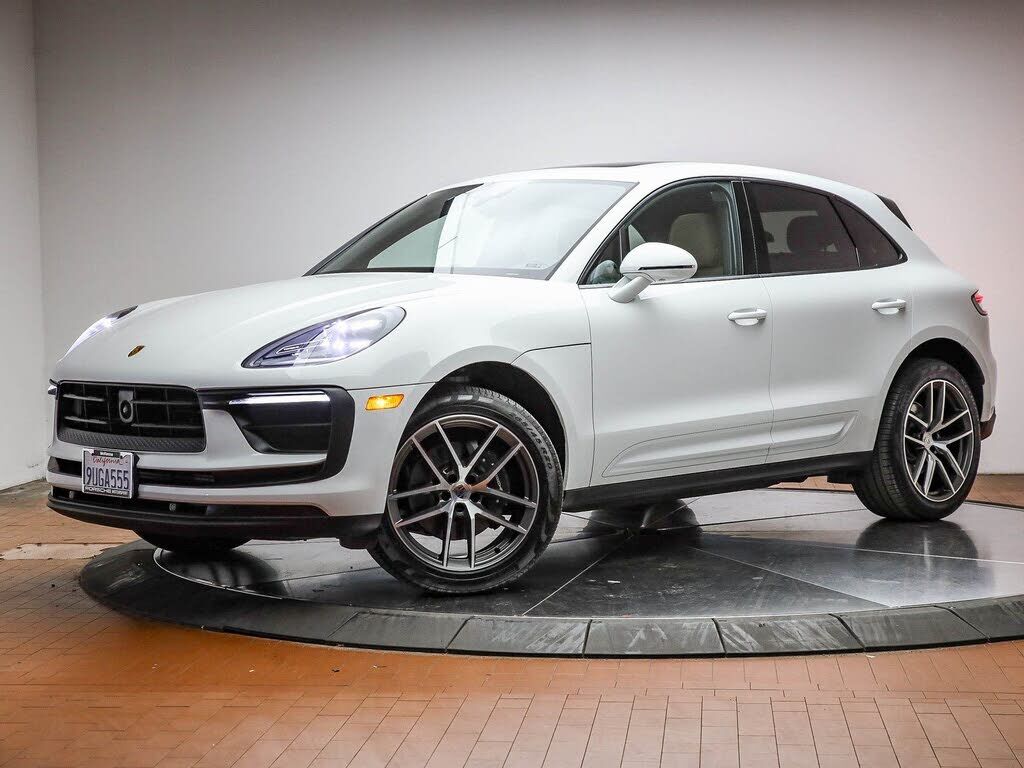2025 PORSCHE Macan