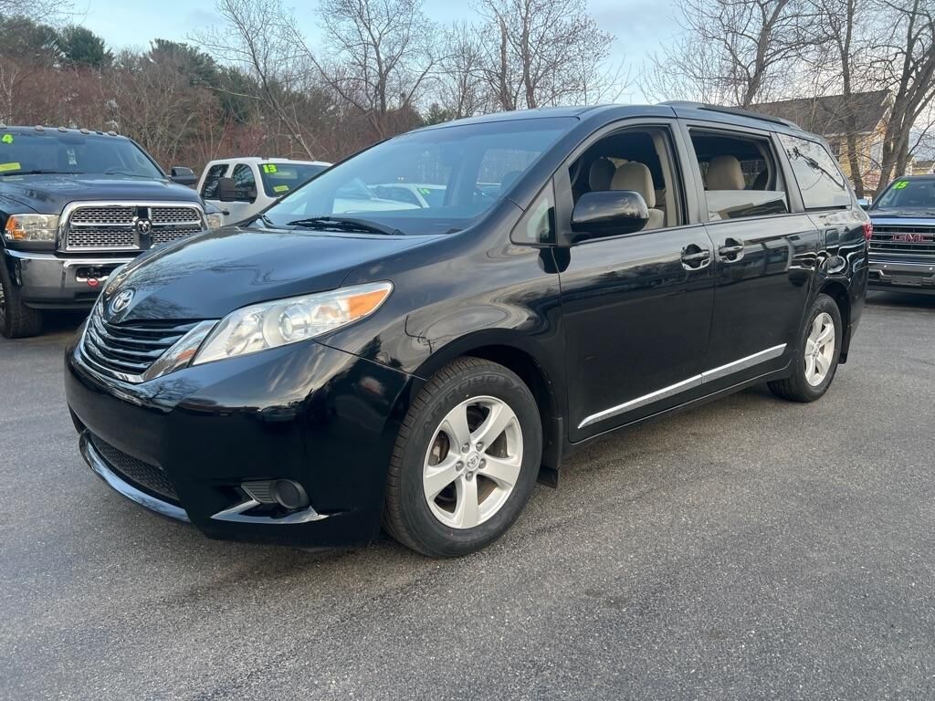 2017 TOYOTA Sienna