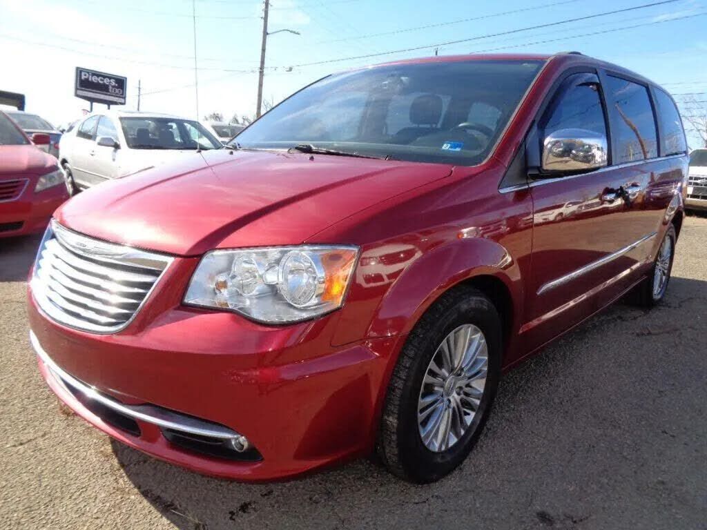 2014 CHRYSLER Town and Country