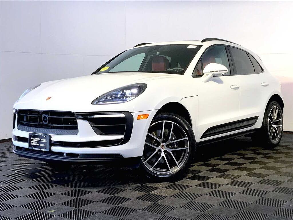 2026 PORSCHE Macan