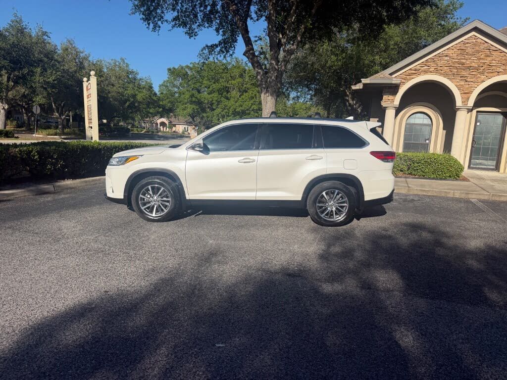 2019 TOYOTA Highlander