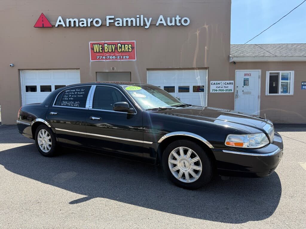 2011 LINCOLN Town Car